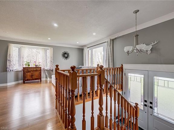 4th image of 4 Ronald Rd
