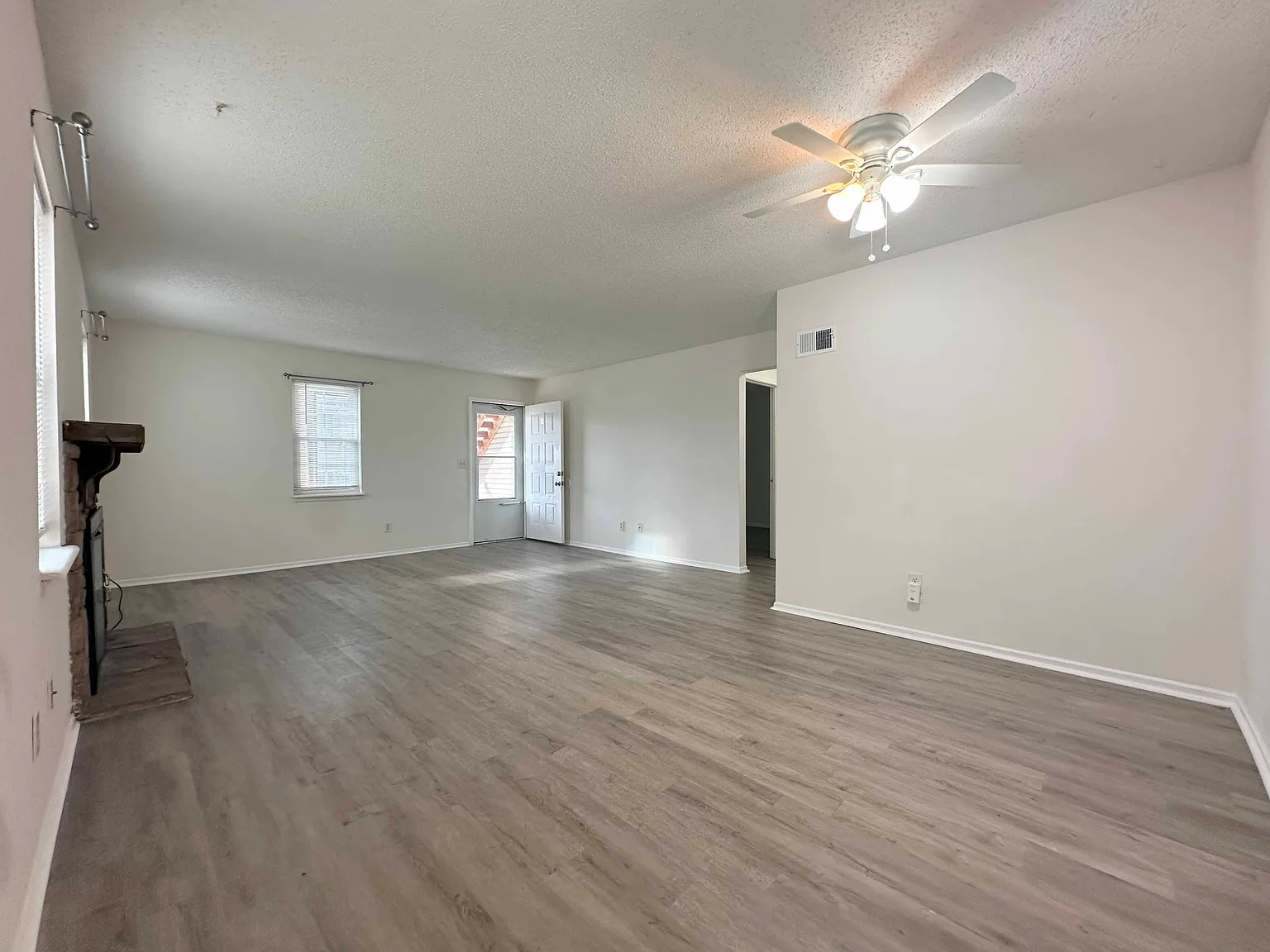2 bed, 950 sqft, $1,390 — Photo 3