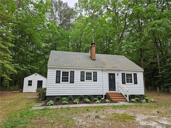 121 Blue Water Dr, Moon, VA 23119