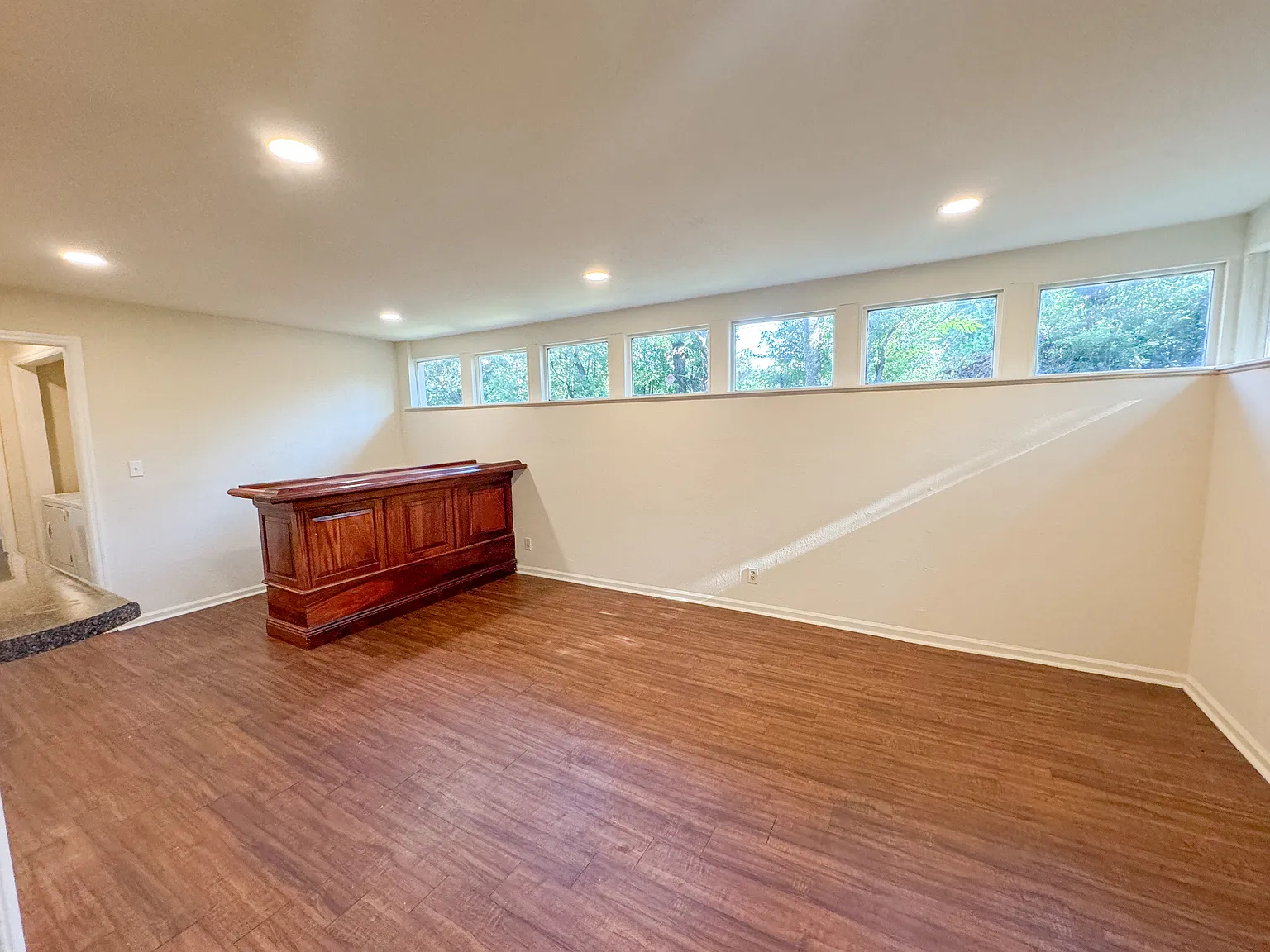 4 bed, 1800 sqft, $2,100 — Photo 2