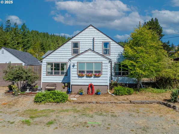 1753 20th St, Myrtle Point, OR 97458