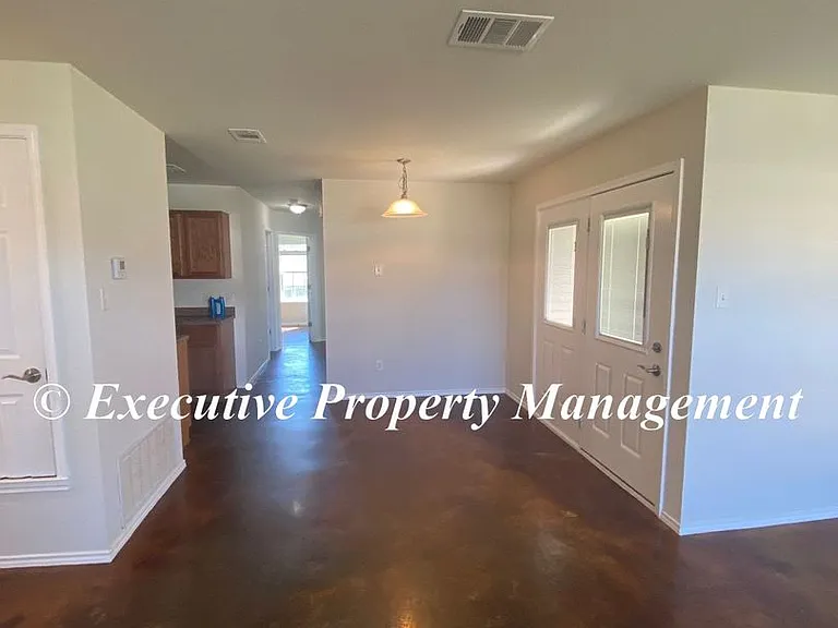 2921 Starlight Dr — Photo 4