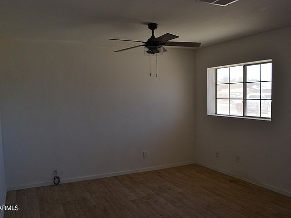 4th image of 711 E 4TH Street