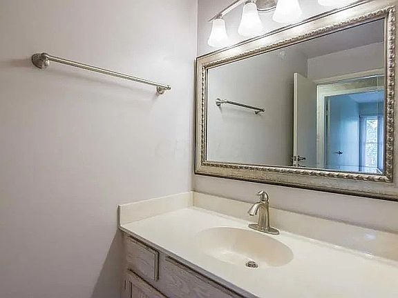 2nd image of 1512 Lafayette Dr APT B