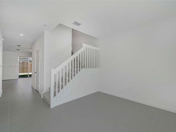 4th image of 701 SE 13th Street Cir