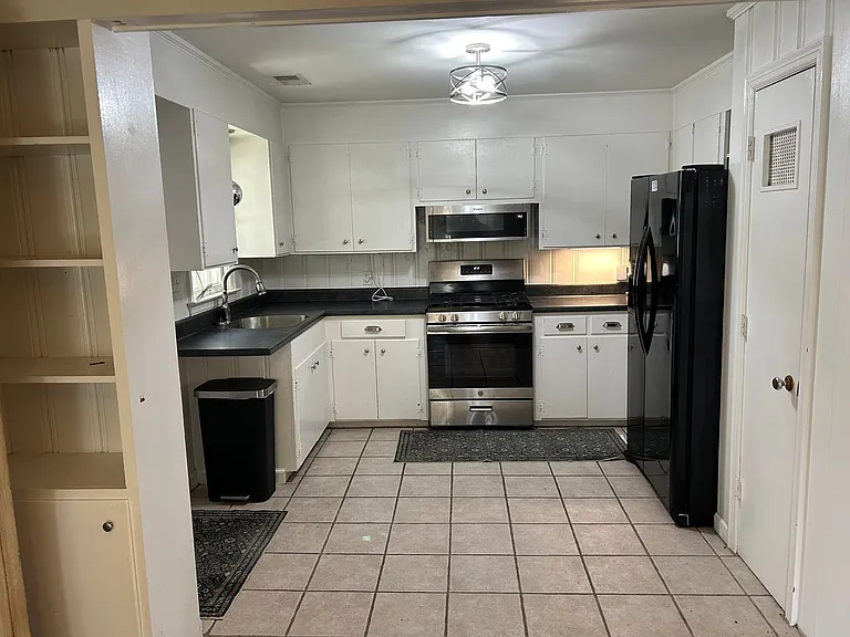 1030 Sycamore St — Photo 5
