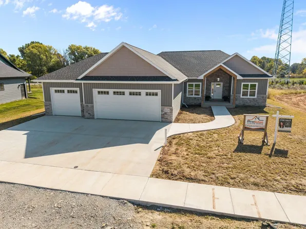 W5759 Roundstone Pl, Menasha, WI 54952