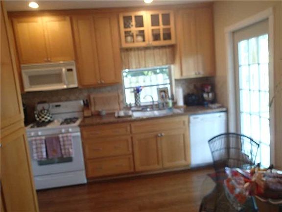5th image of 1912 SW 12th Ave