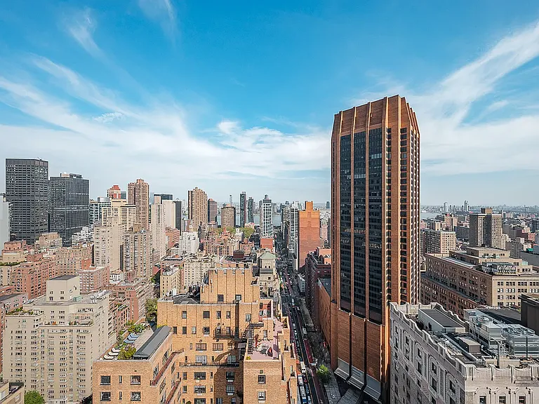 49 E 34th St #18C — Photo 10