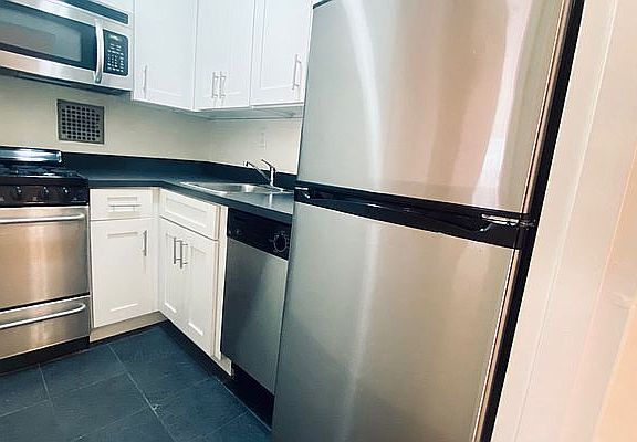 5th image of 310 W 47th St APT 7F