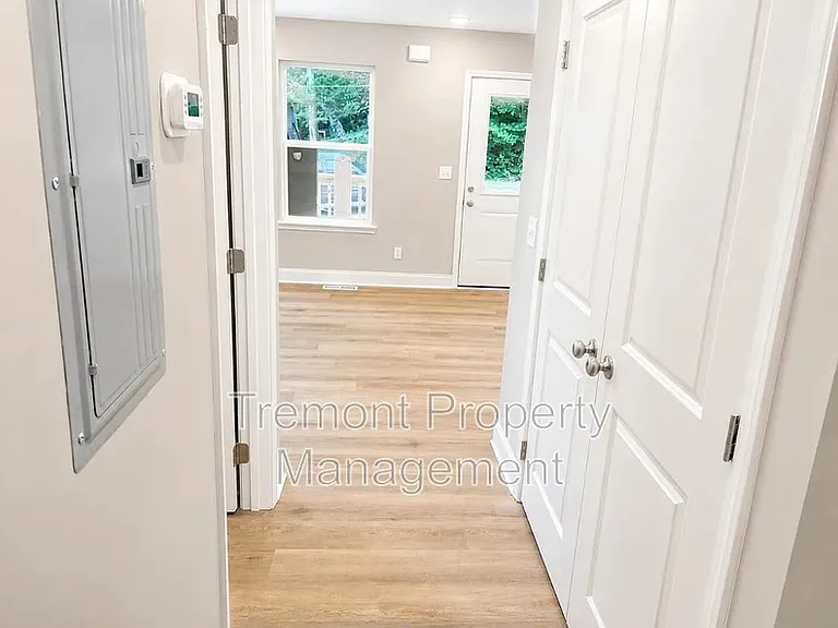 2620 E 21st St — Photo 8