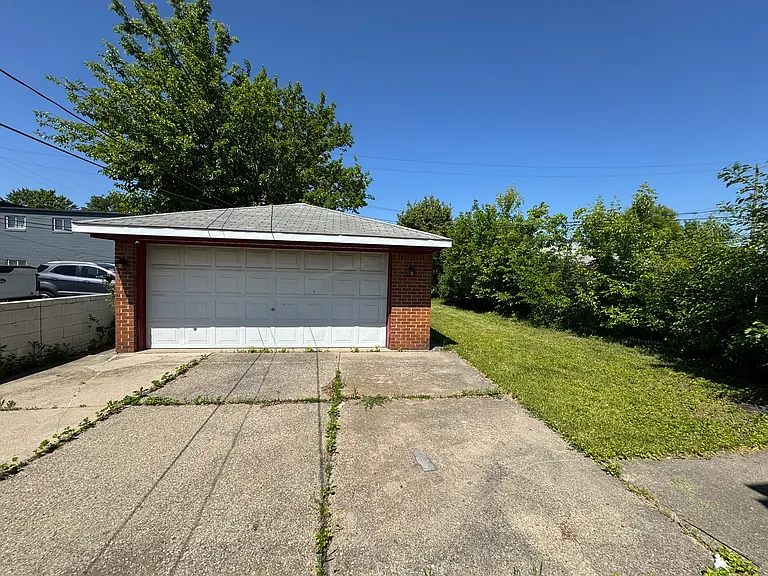 8847 Woodbine — Photo 3