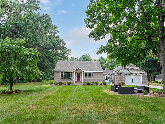 3rd image of 4582 Hall Rd