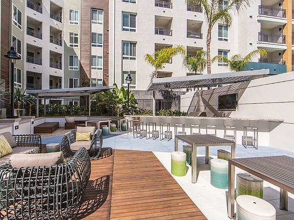 BBQ Grilling Stations ; Elan Huntington Beach ; Luxury Apartments Huntington Beach CA