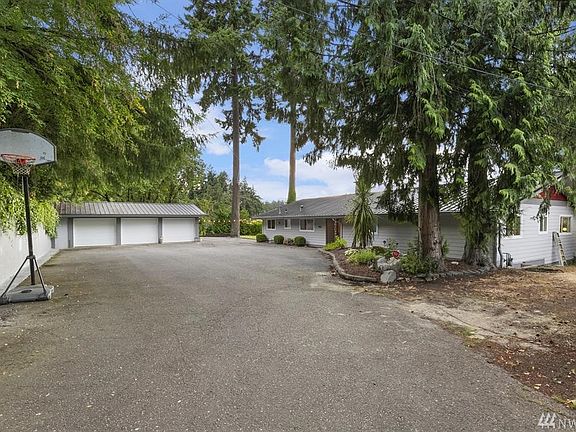 Set at the end of the driveway, it's private and peaceful back here.  3 car garage, PLUS extra parking for RV or toys around the back of the garage.  Or maybe just a workshop?