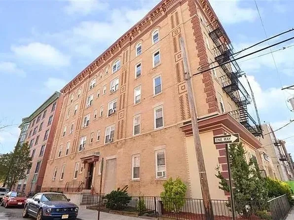 533 Monroe Street image 1 of 10