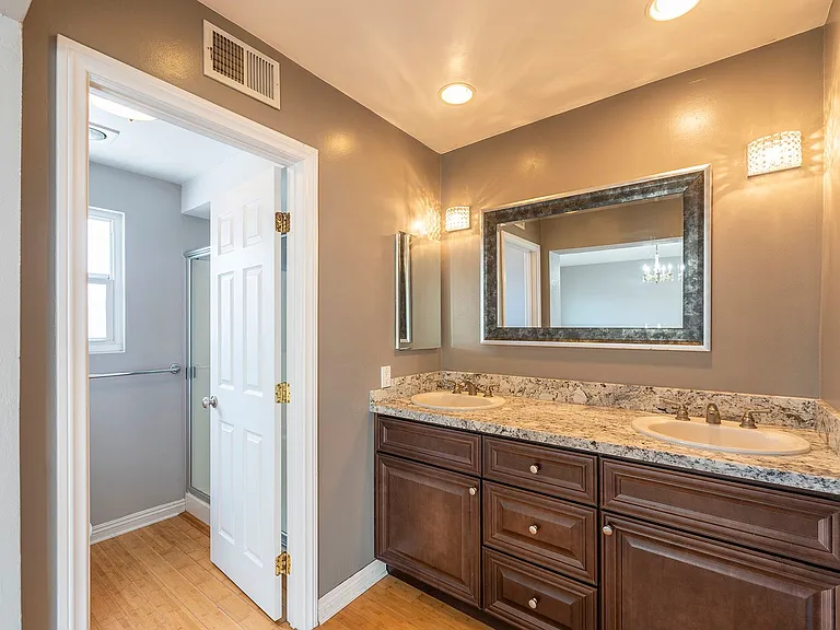 2410 Voorhees Ave #5 — Photo 20