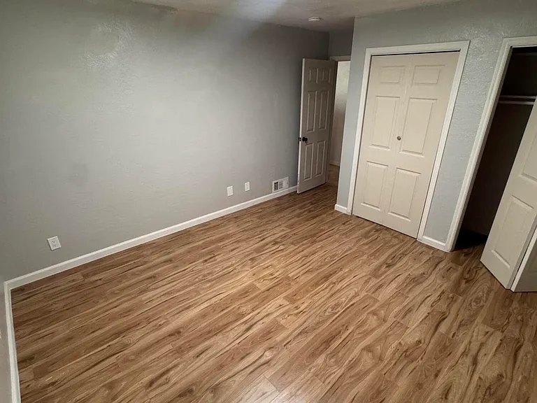 1205 Valencia Dr NE — Photo 21
