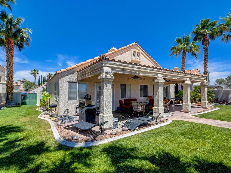 7365 Tamarind Ave — Photo 28