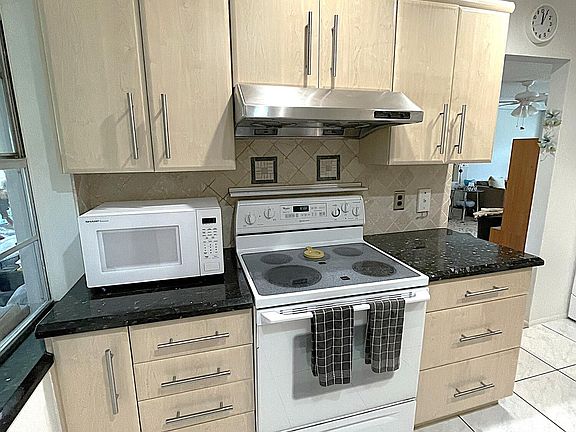 4th image of 2431 Del Aire Boulevard #115-d