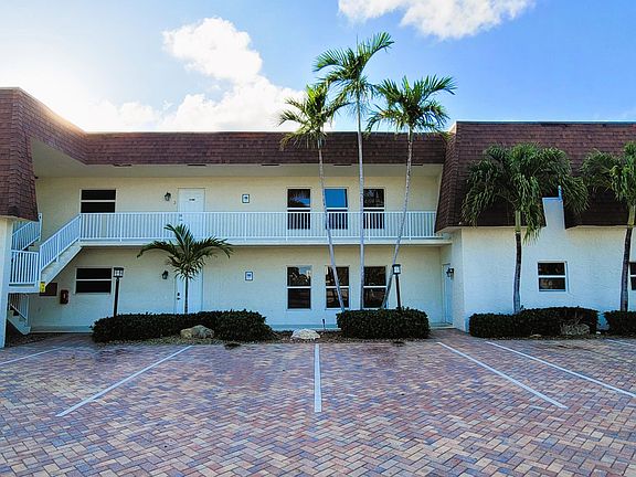 3rd image of 549 W Kalmia Drive