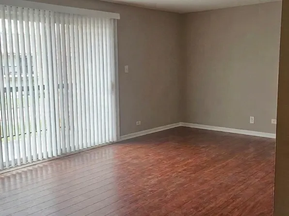 52 W 65th St, Westmont, IL 60559