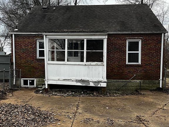 2nd image of 2325 Gardner Dr