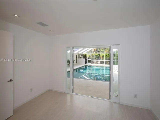 145 S Prospect Dr — Photo 5