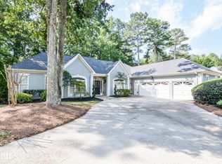 585 Kings Grant Walk, Roswell, GA 30075