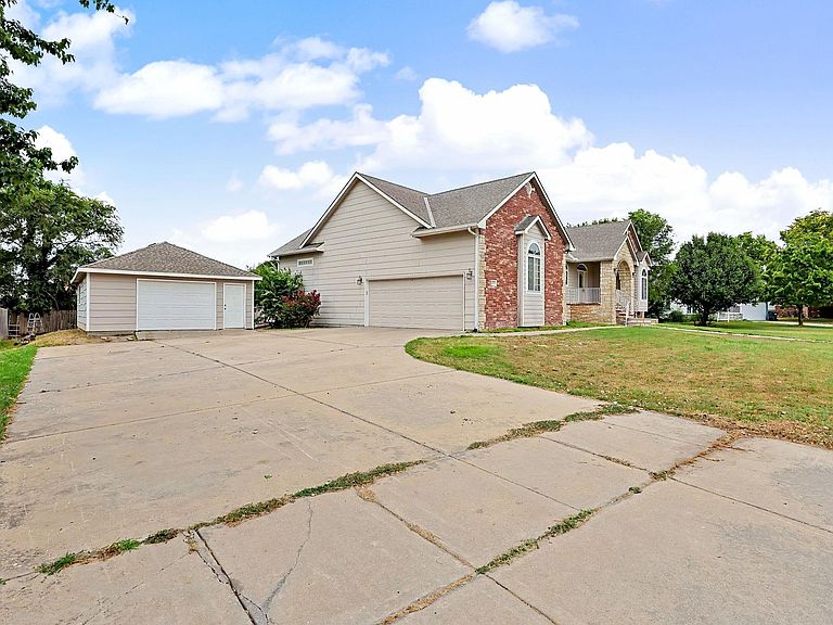 Listing photo 3
