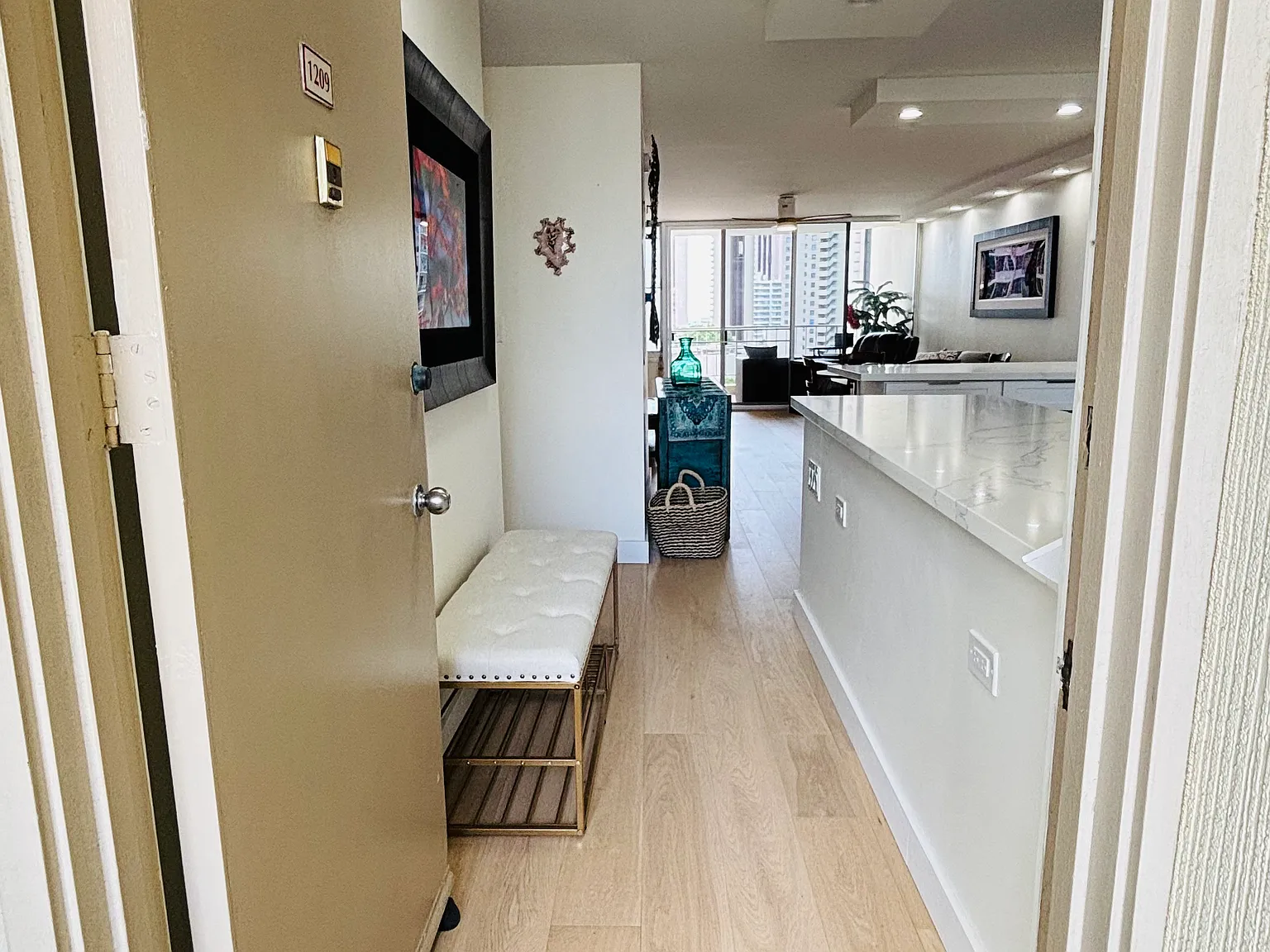 2 bed, 928 sqft, $4,000 — Photo 2