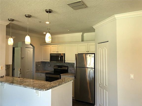3rd image of 5035 Fairways Cir Unit 202