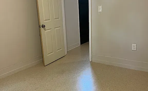 1 bed, 400 sqft, $695 — Photo 2