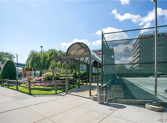 3rd image of 16610 Powells Cove Blvd APT 6D