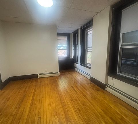 4th image of 193 Pleasant St #1