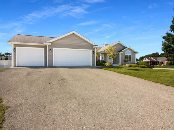 5117 Liberty Dr, Traverse City, MI 49685