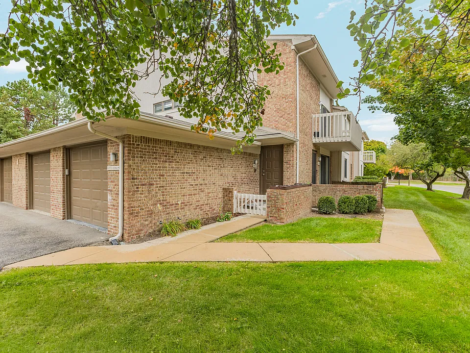 6572 Maple Lakes Dr