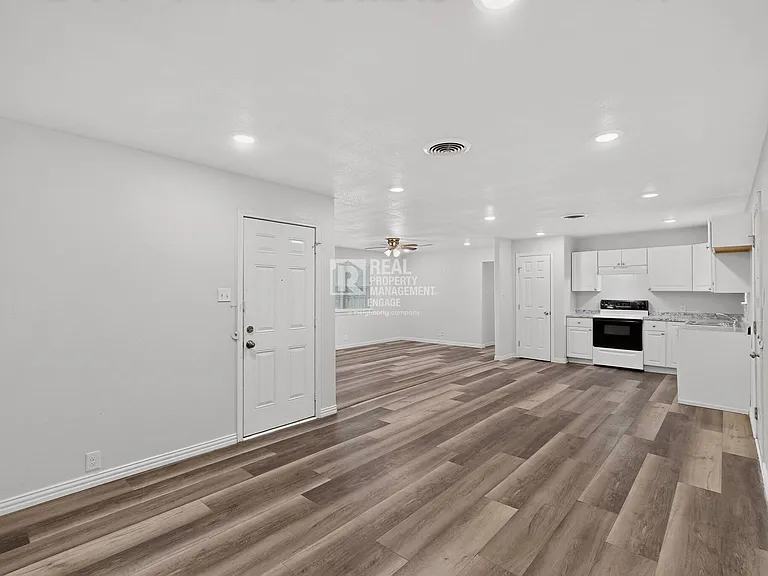 4401 Steven St — Photo 12