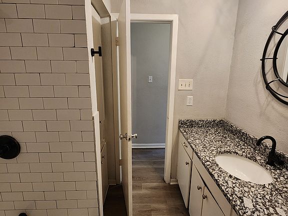 3rd image of 213 W William Cannon Dr #B