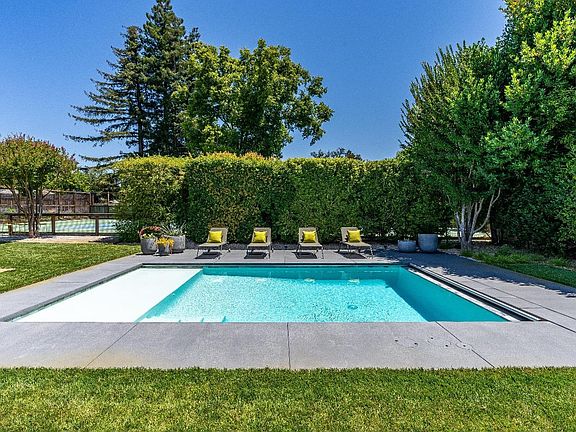 2nd image of 1060 Lorraine Drive