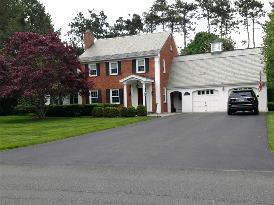 2nd image of 6 Chestnut Hill Rd S