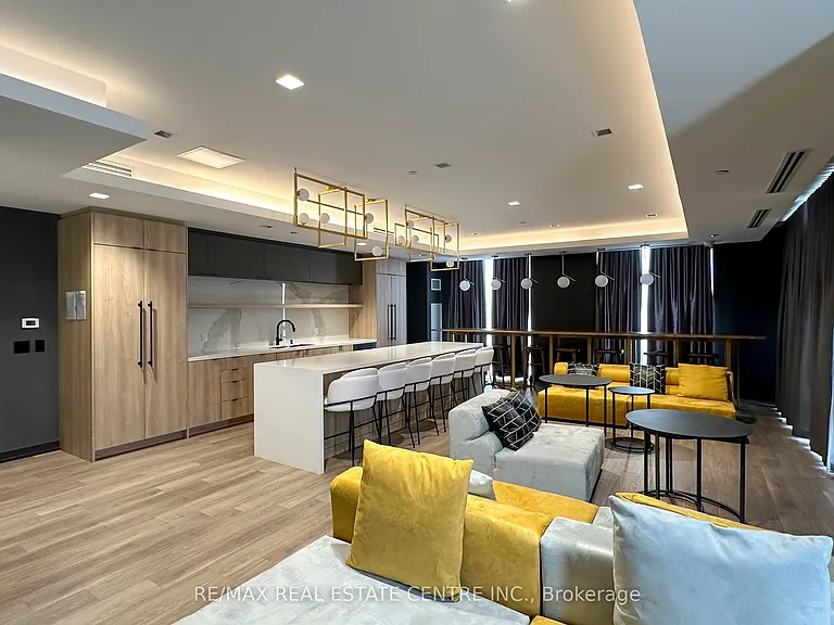 1010 Dundas St E #Penthouse 12 — Photo 6