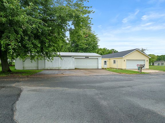 4th image of 2380 33rd St