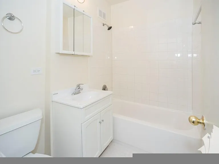 5732 N Winthrop Ave #14 — Photo 5