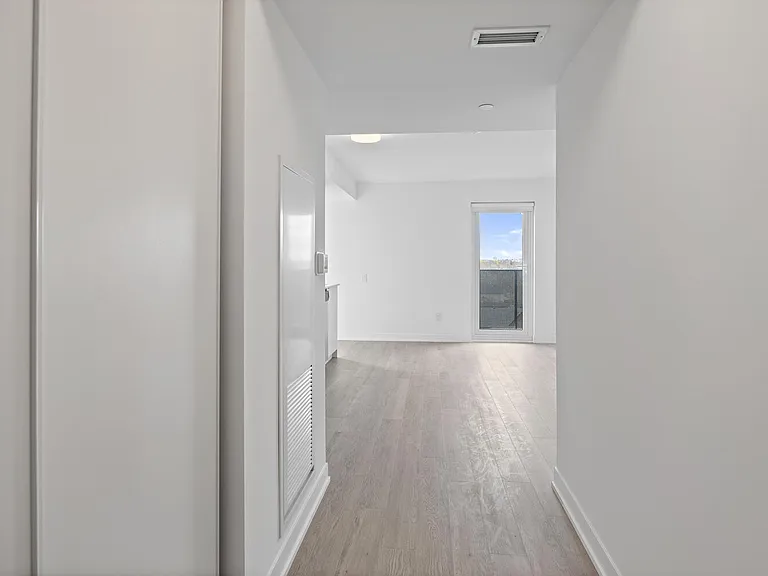 480 Wilson Ave — Photo 5