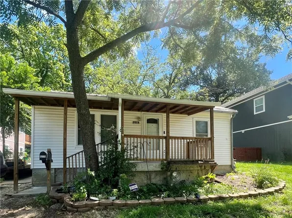 9215 McGee St, Kansas City, MO 64114