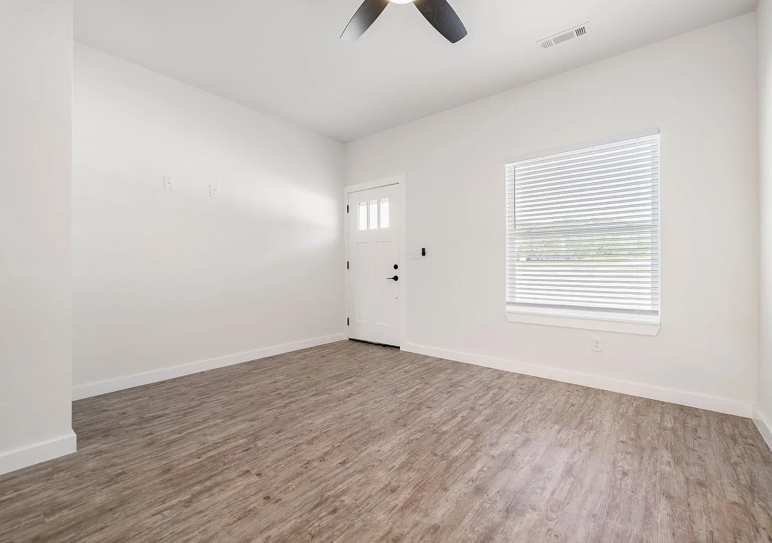 Brand New Townhomes 15 Minutes from Bentonville! — Photo 4