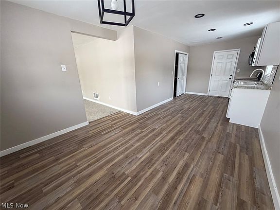 5th image of 58 Rutledge Dr