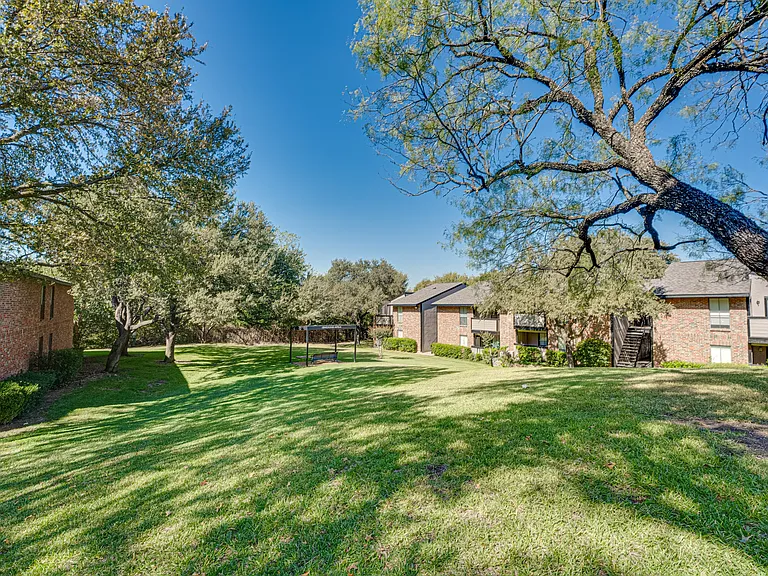 Southern Oaks — Photo 45
