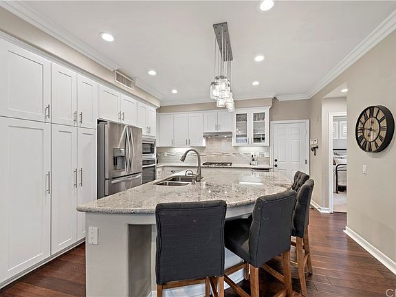 5th image of 48 Kempton Ln